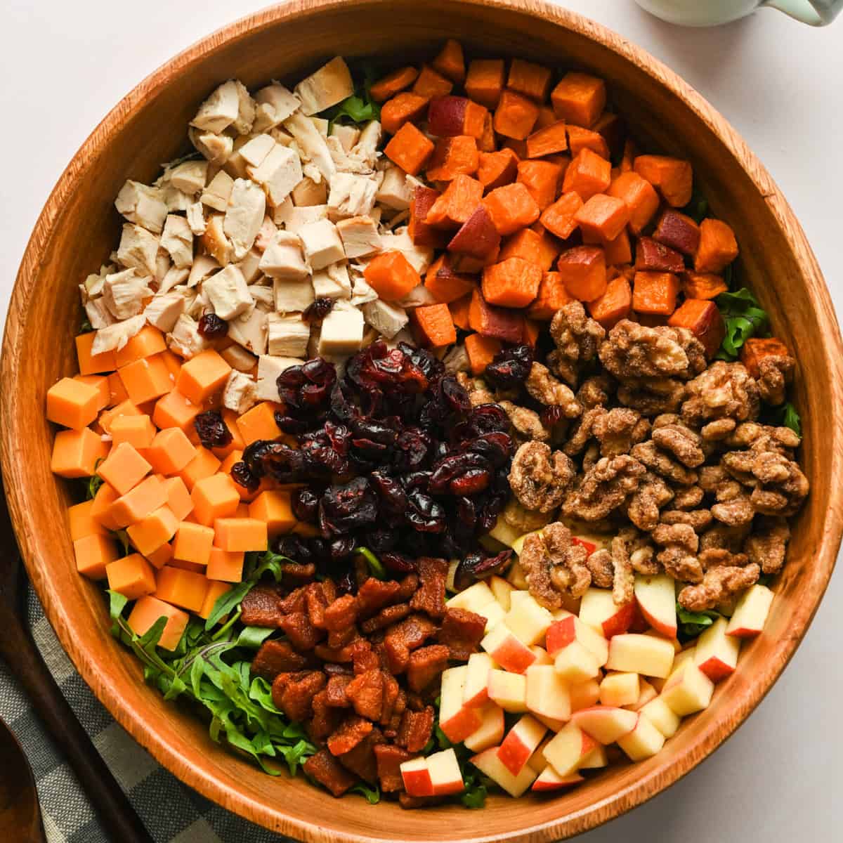 Bacon Äppelcheddarsallad med honungssenapsdressing