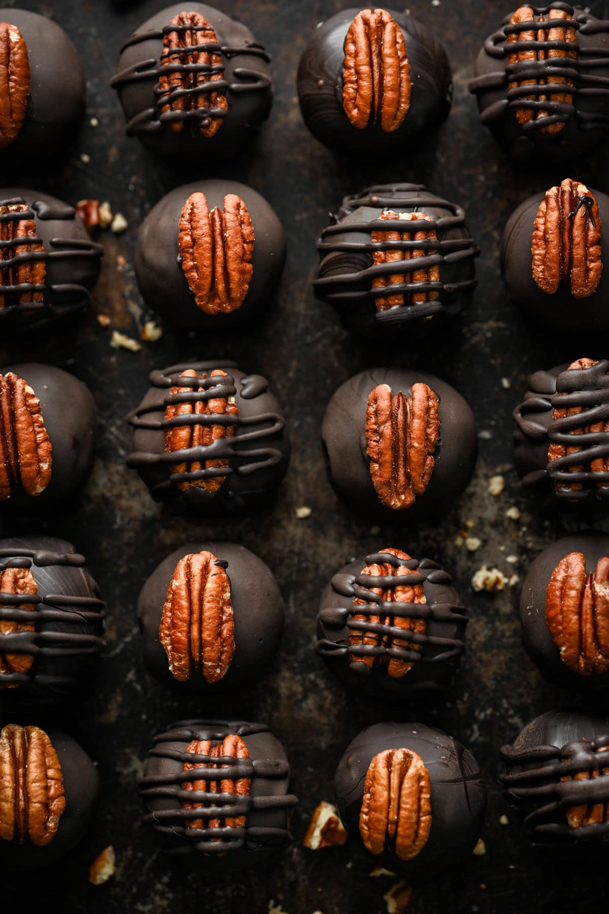 Ovanifrån av bourbonbollar.