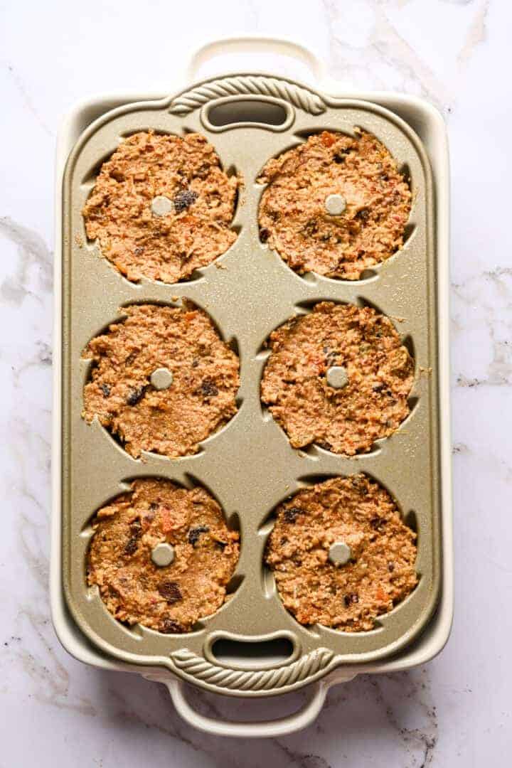 Fikonpudding i buntformar före gräddning.