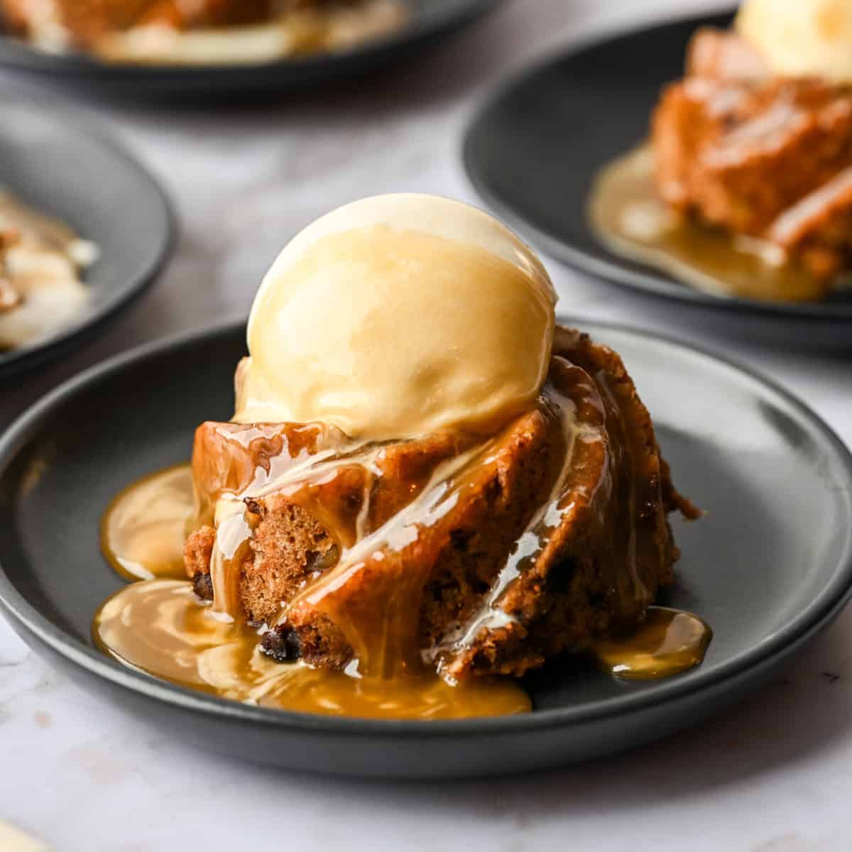 Mini Figgy Pudding med kolasås