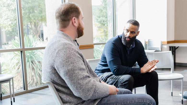 man på mental hälsa terapi session