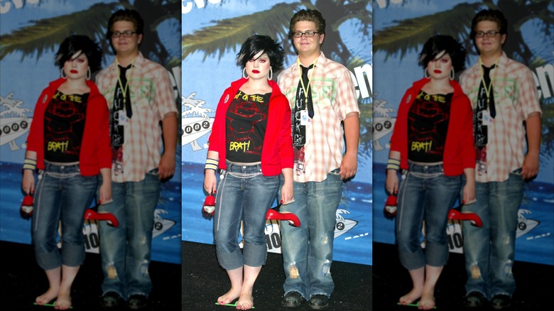 Kelly Osbourne och Jack Osbourne går på röda mattan vid Teen Choice Awards 2002
