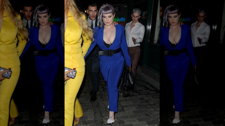 Kelly Osbourne ses anlända till nattklubben Box i Soho efter att ha deltagit i LGBT Awards den 17 maj 2019 i London, England.