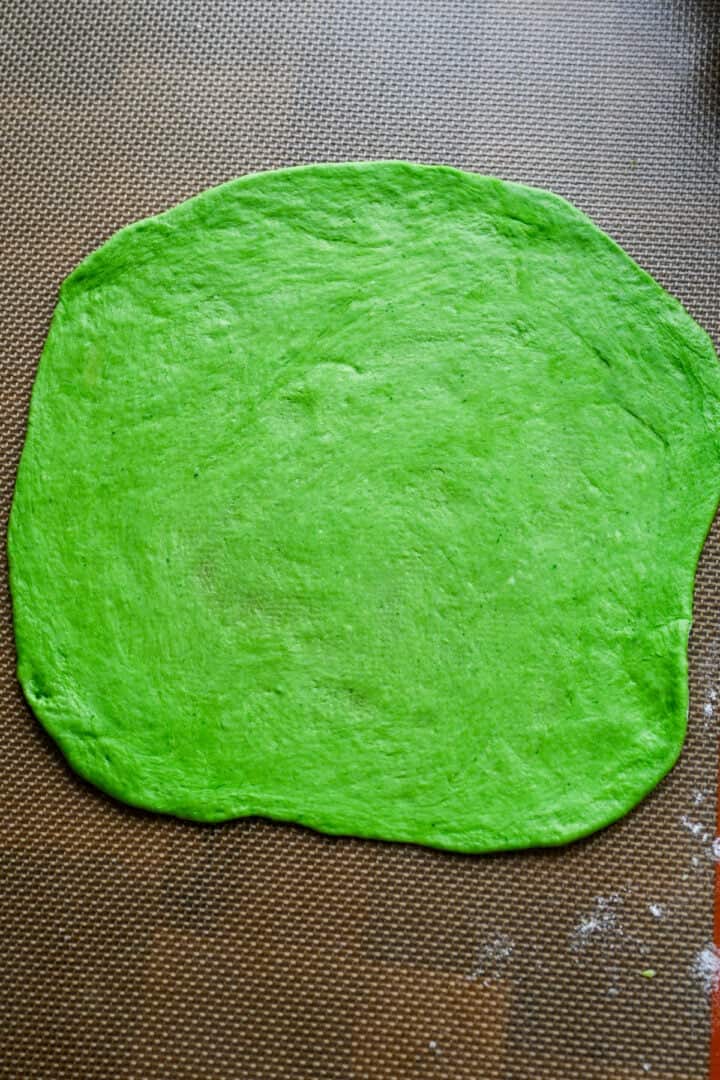 Ovanifrån av tortilla efter att ha rullat den.