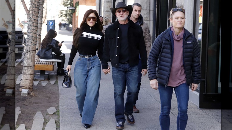 Lauren Sánchez och Jeff Bezos ses ute och går den 24 december 2025 i Aspen, Colorado (2025)