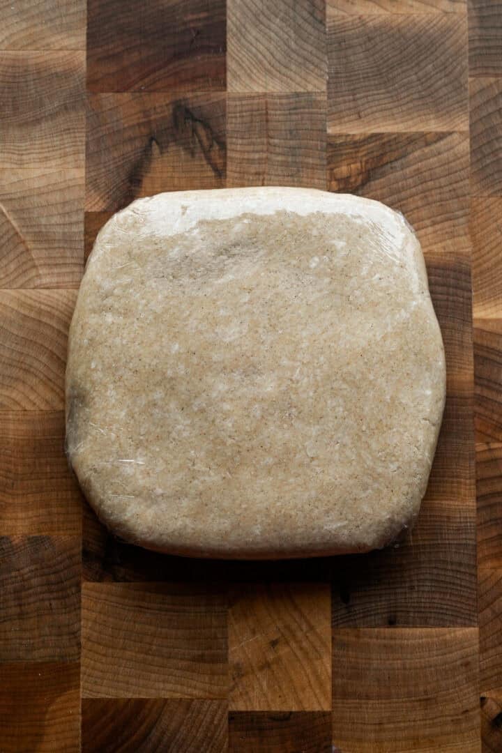 Degboll i plastfolie.