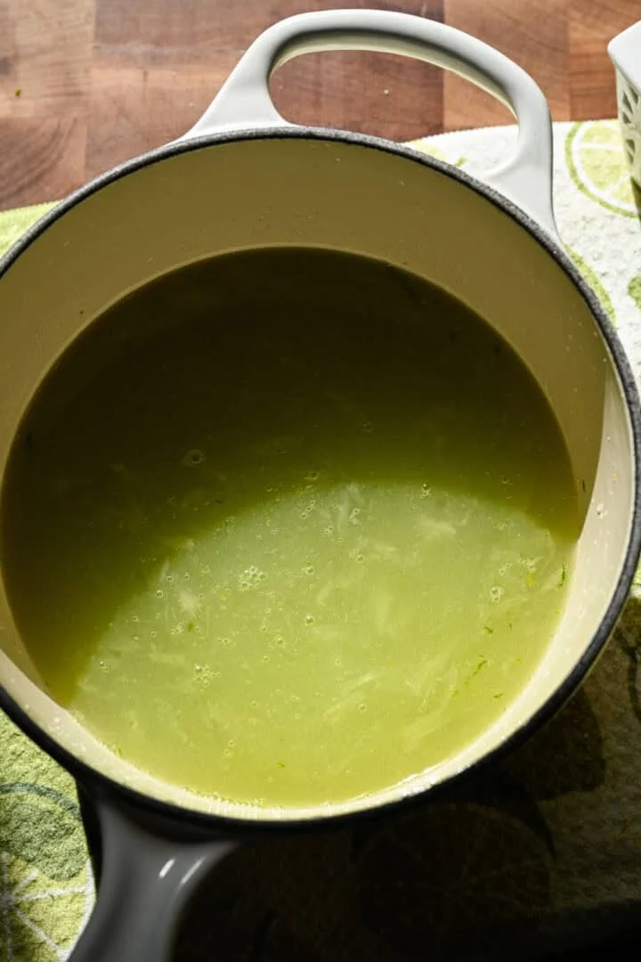 Hemgjord spritesirap innan den sjuder.