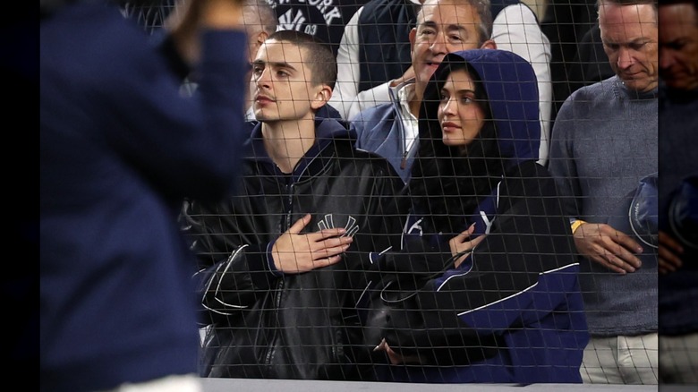 Timothée Chalamet och Kylie Jenner lägger händerna på sina hjärtan