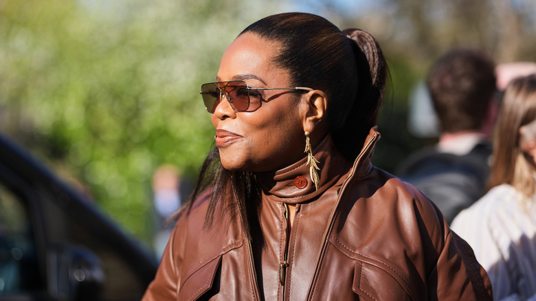Oprah Winfrey går utanför Zimmermann, under dag åtta av Paris Fashion Week - Damkläder höst/vinter 2026/2027