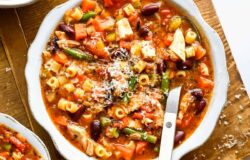 Minestronesoppa med kyckling (med Rotisserie Chicken!)