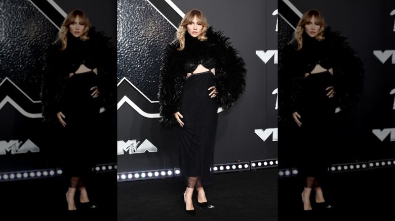 Suki Waterhouse anländer till 2024 års MTV VMA