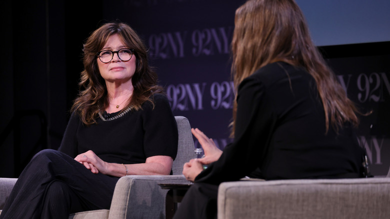 Valerie Bertinelli och Drew Barrymore deltar i en In Conversation för Bertinellis nya bok, "Getting Naked: The Quiet Work Of Becoming Perfectly Imperfect" på 92NY