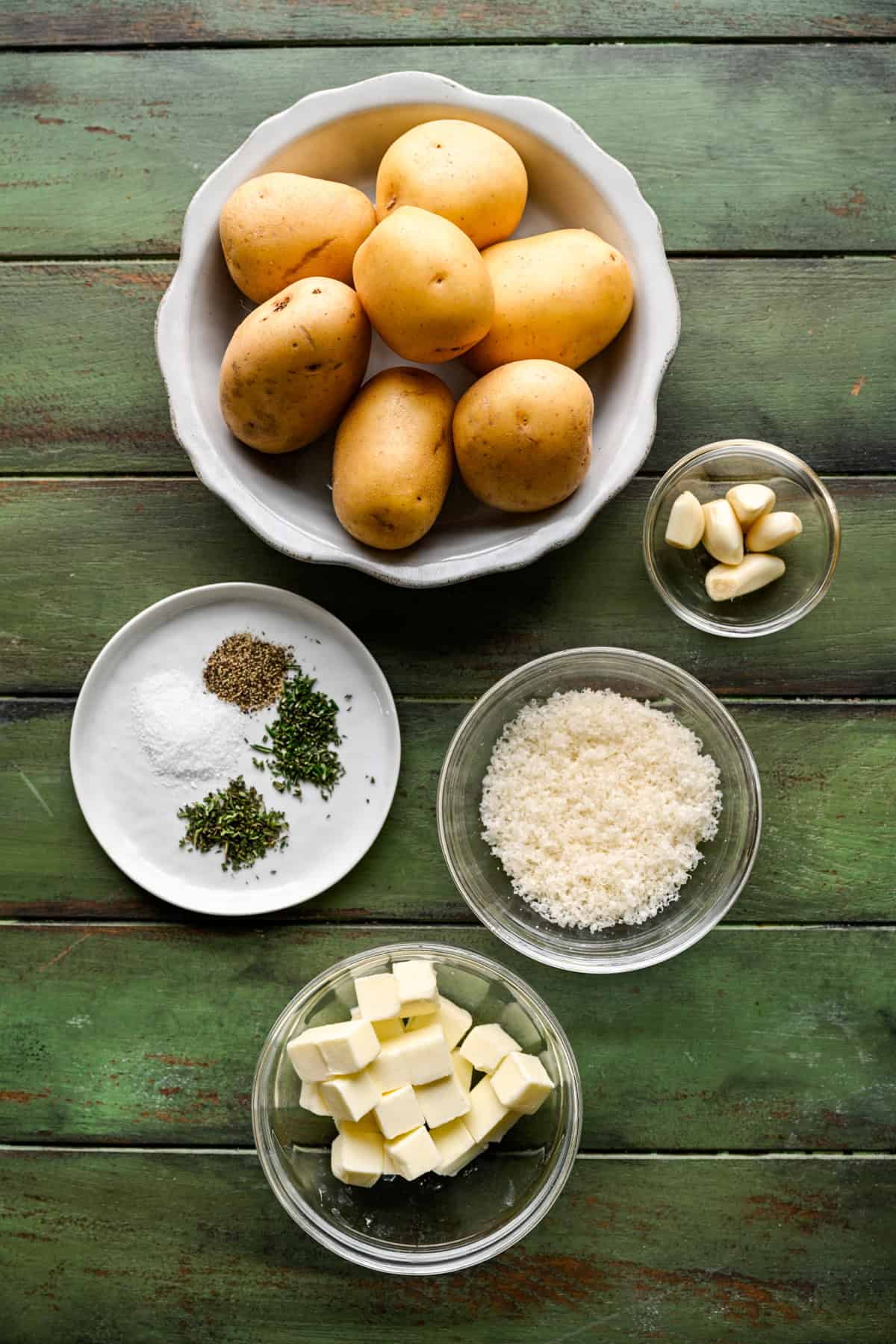 Ovanifrån av potatisrosor ingredienser.