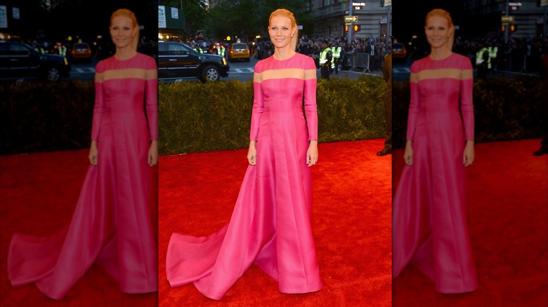 Gwyneth Paltrow poserar på Met Gala röda mattan