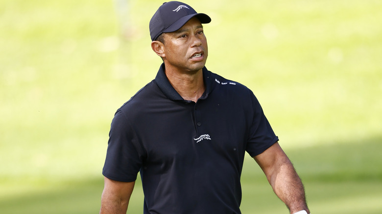 Tiger Woods spelade under en turnering där han upplevde ryggspasmer