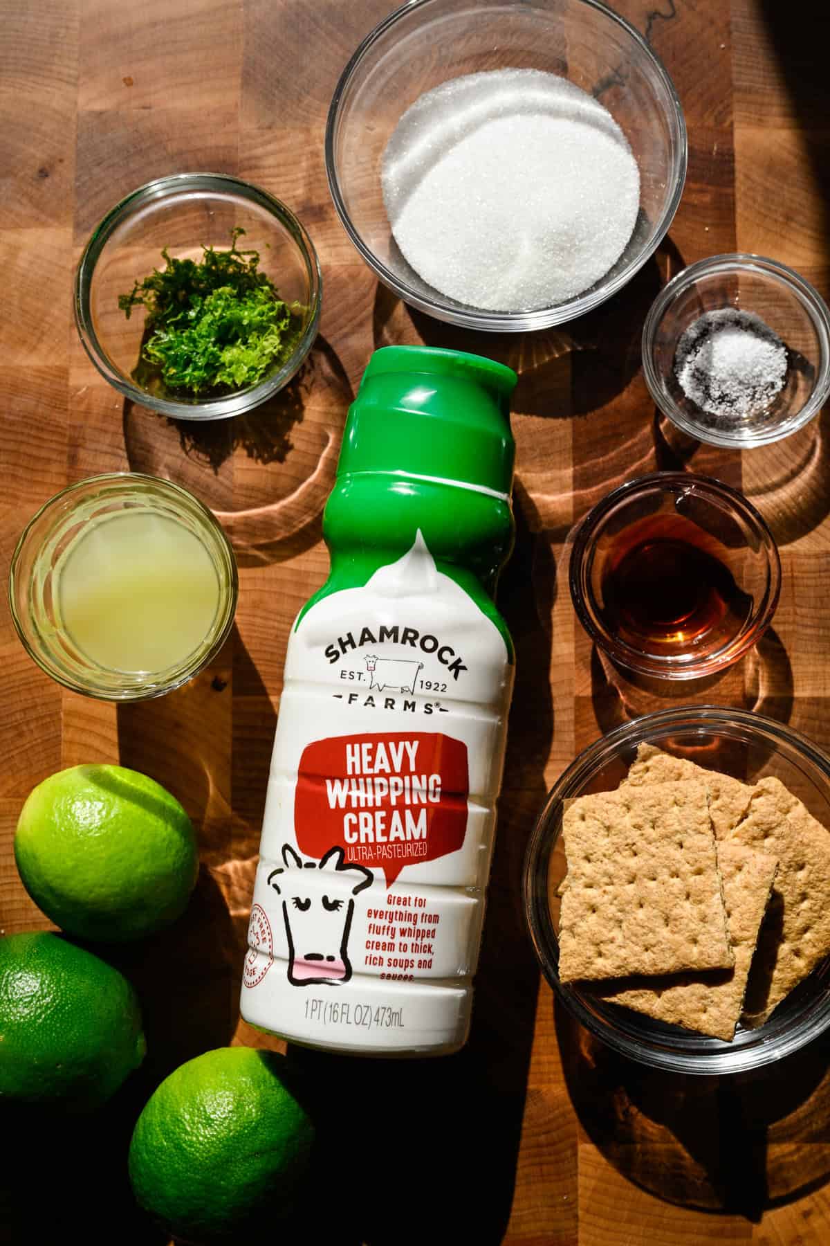 ovanifrån av ingredienser för limepossets. 