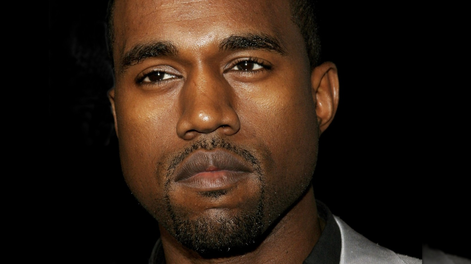 Side-by-side-bilder av stjärnor som opererades i käken