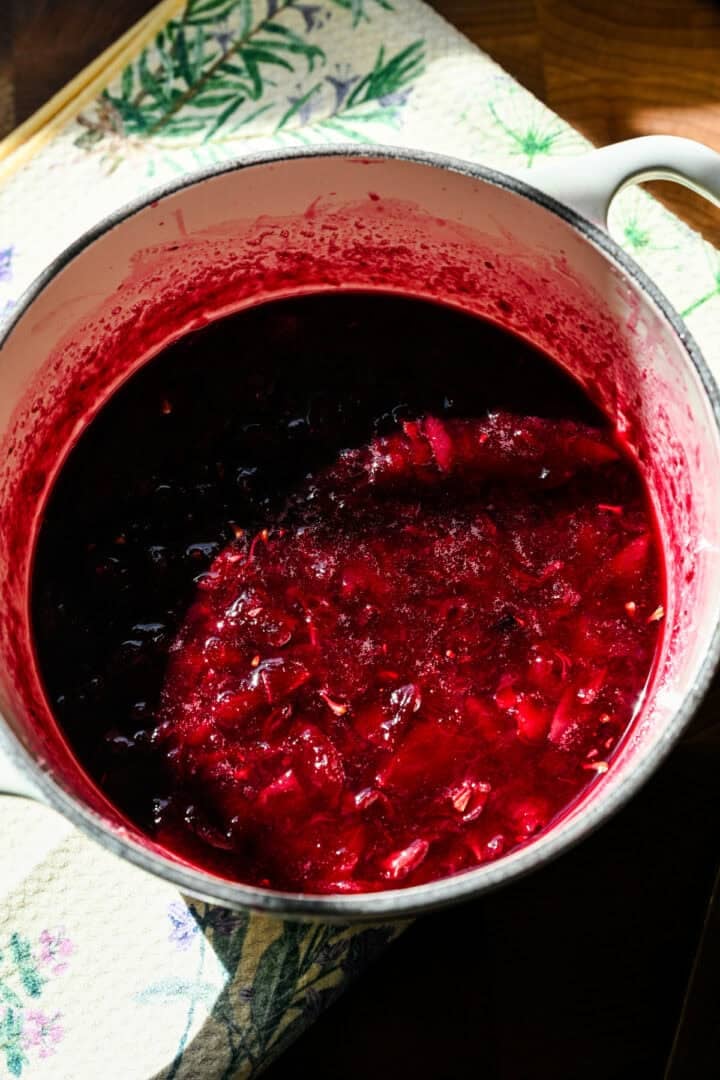 Ovanifrån av druvor efter tillagning.