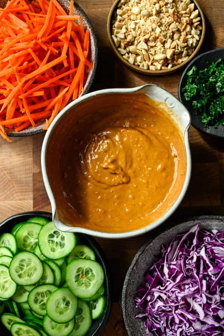 Ovanifrån av jordnötsmarinad.