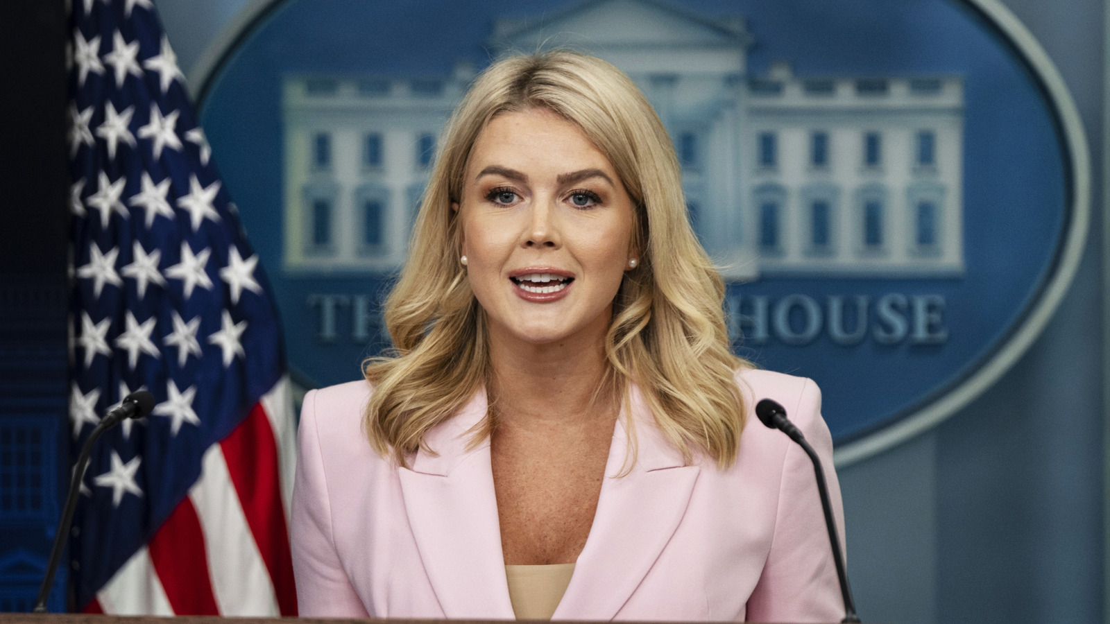 10 gånger Karoline Leavitt bevisade att hon var en riktig MAGA Barbie i rosa passform