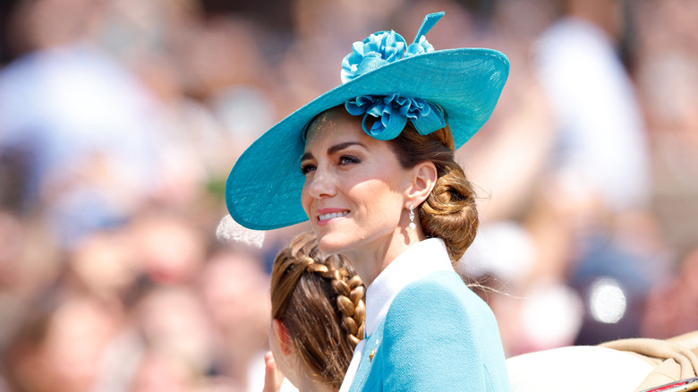 Catherine, prinsessan av Wales återvänder till Buckingham Palace i en Ascot Landau hästvagn under Trooping The Color 2025