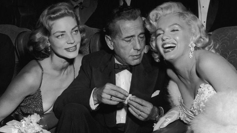 Lauren Bacall, Humphrey Bogart och Marilyn Monroe på en filmpremiär