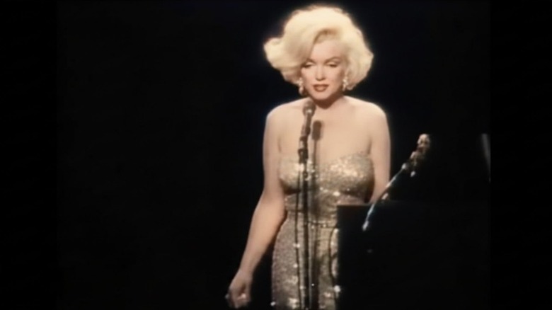 Marilyn Monroe bär naken klänning för JFK:s födelsedagsfirande.