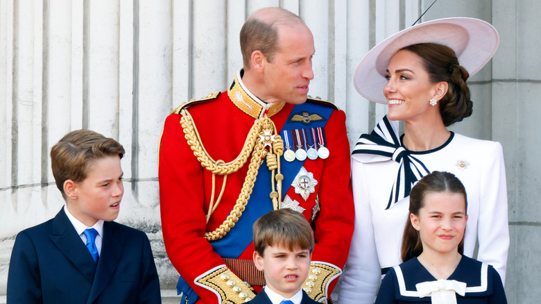 Prins William, prinsessan Kate, prins George, prinsessan Charlotte och prins Louis njuter av Trooping the Color