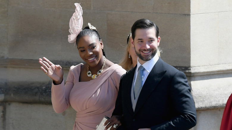 Serena Williams och Alexis Ohanian går in i bröllopet mellan prins Harry och Meghan Markle