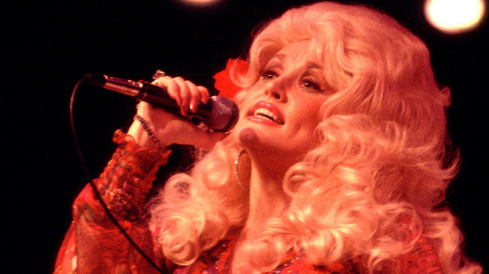 Dolly Partons ikoniska stilutveckling under åren i bilder