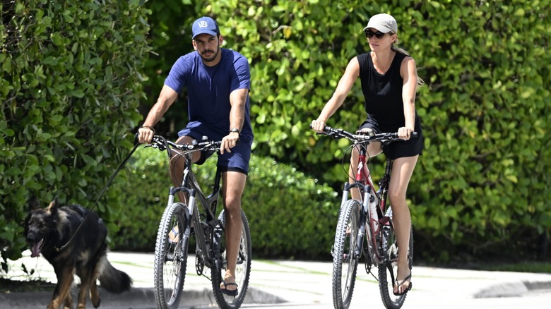 Gisele Bündchen cyklar tillsammans med Joaquim Valente.