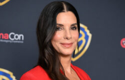 Sandra Bullock återgick till att agera med en skarp tillrättavisning till arbetsplatser som inte är föräldravänliga