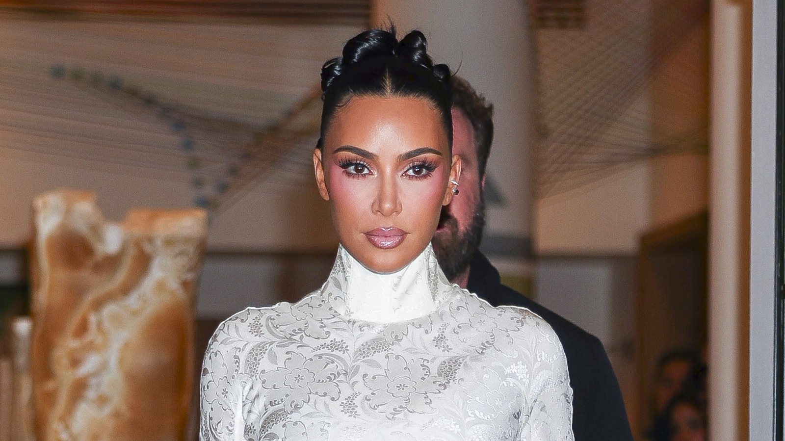Kim Kardashian har haft ett hjärnaneurysm i flera år – hur vanligt är det?