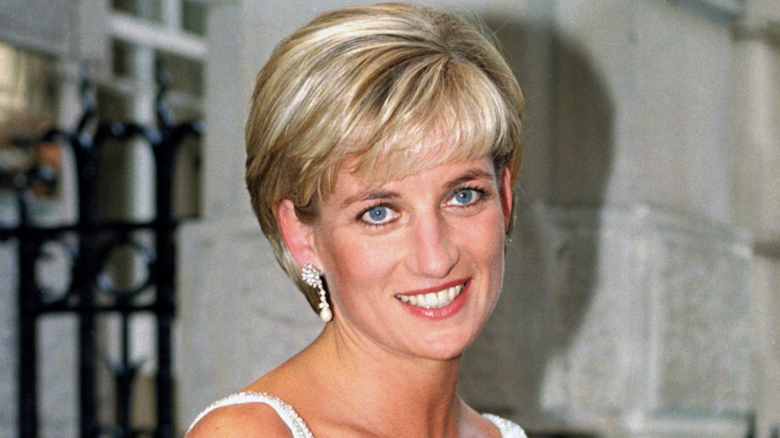 Historien bakom prinsessan Dianas spontana frisyr som definierade hennes 90-talslook