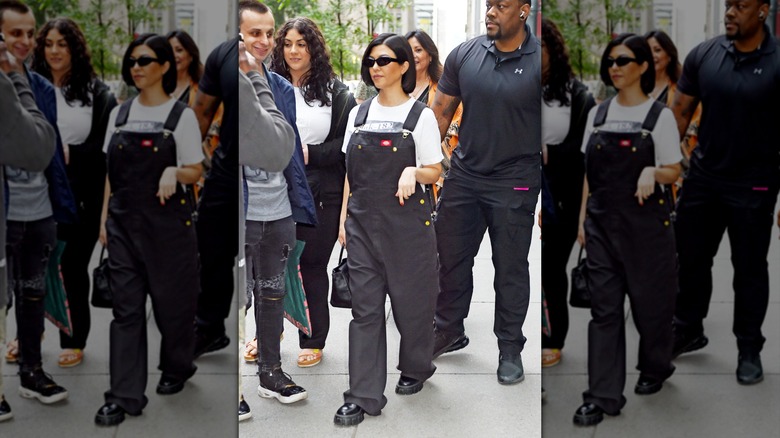 Kourtney Kardashian bär overaller när hon är gravid