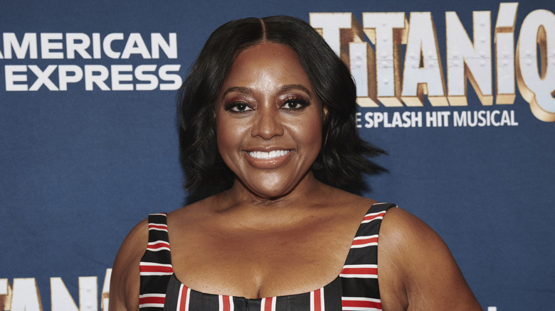 Sherri Shepherd bär en randig klänning