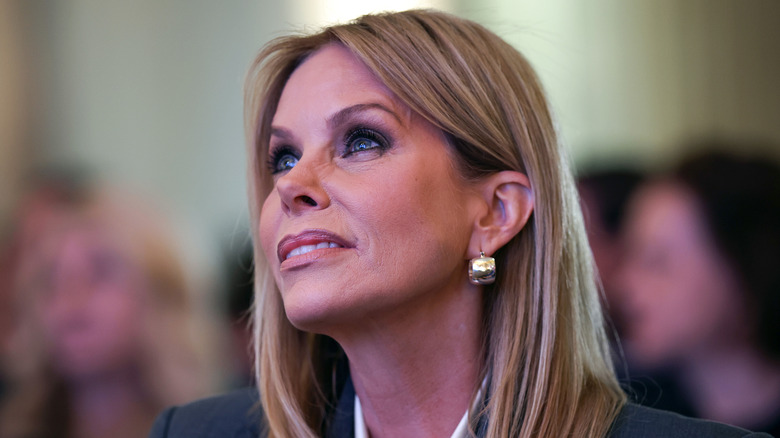 Cheryl Hines vid en politisk funktion