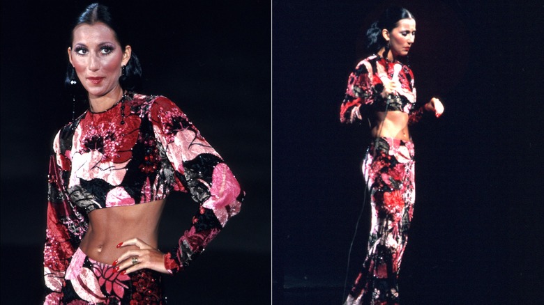 Cher uppträder i en crop top och maxi kjol i augusti 1972