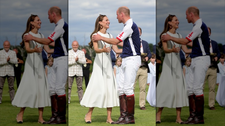 Kate Middleton och prins William och en polomatch