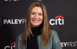 Young Sheldons Zoe Perry har vuxit upp till att bli mamma Laurie Metcalfs tvilling och dessa bilder bevisar det