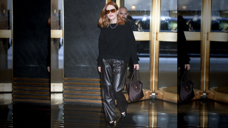 Julianne Moore utanför 