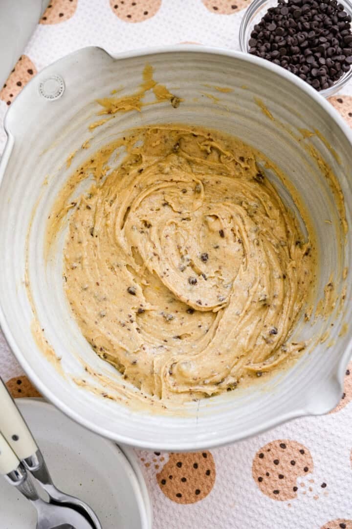 Cookie crisp smet i en skål.