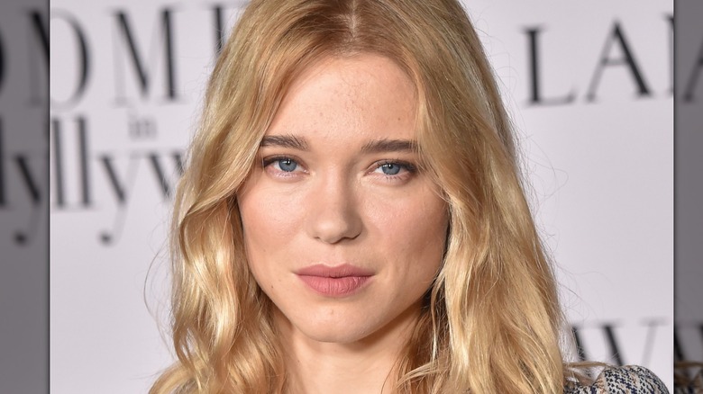 Lea Seydoux poserar under ett Los Angeles-evenemang