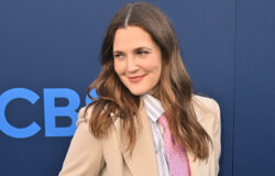Drew Barrymore växte upp utan gränser och det satte tonen för hennes föräldraskap idag