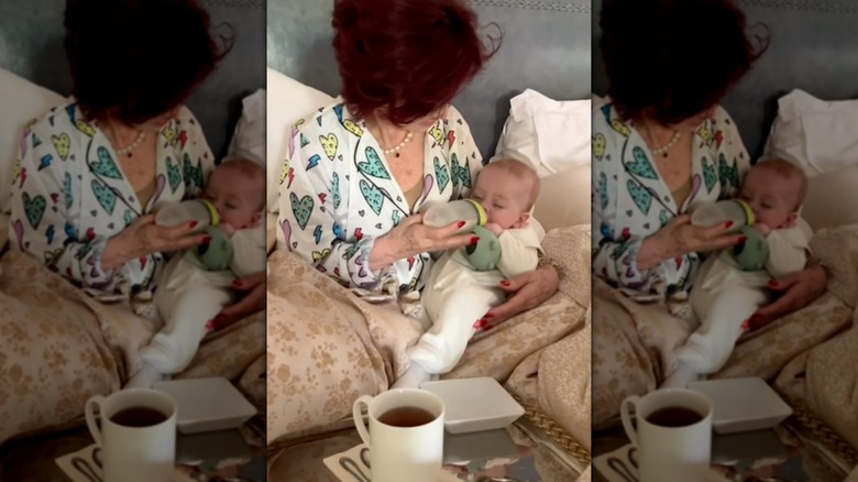 Sharon Osbourne matar sitt barnbarn Sidney