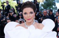Joan Collins krediterar hennes fantastiska utseende på 90-talet till en enkel livsfilosofi