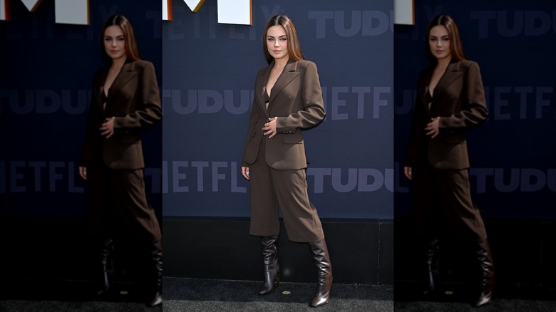 Mila Kunis poserar på 