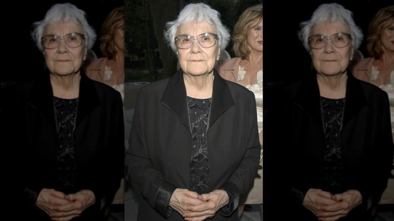 Harper Lee poserar