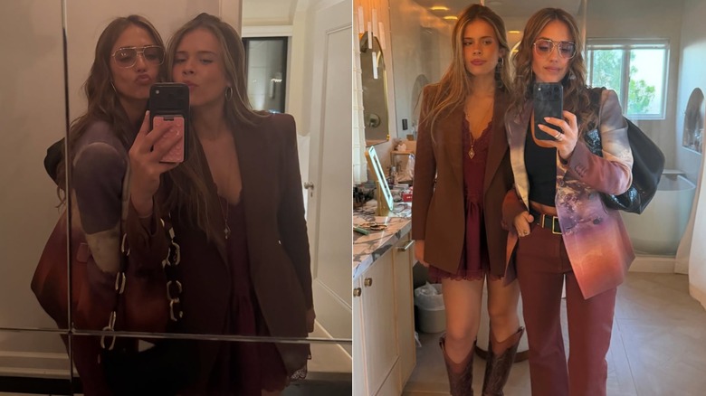 Delad bild av Jessica Alba med sin dotter Honor som poserar för en spegelselfie till vänster och i en annan selfie till höger.