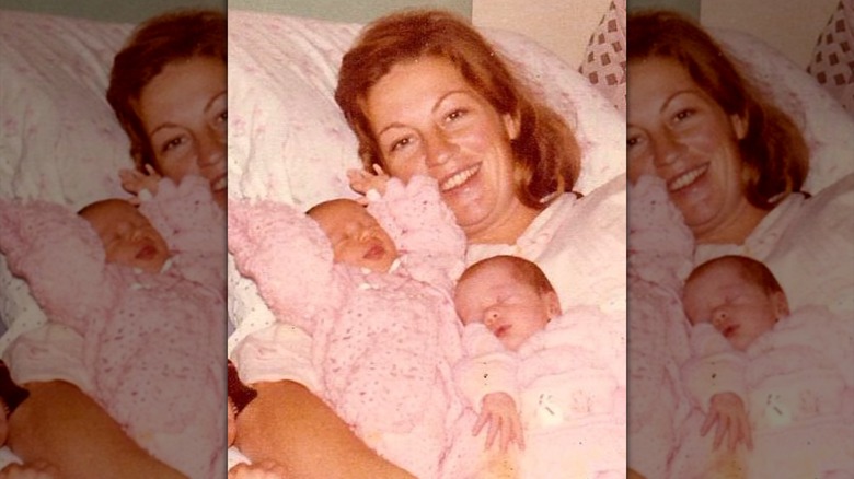 Bebisarna Gisele och Patricia med mamma Vania
